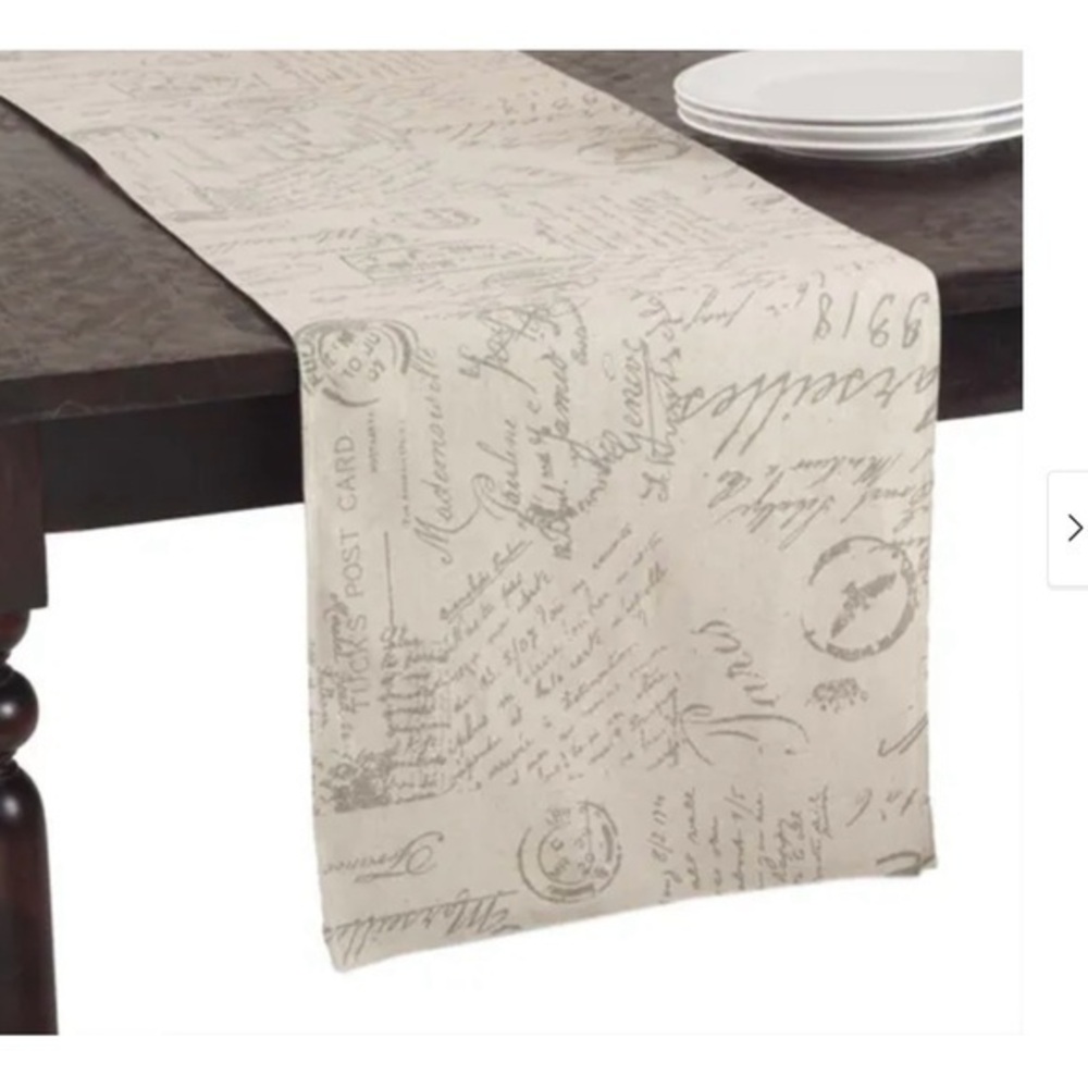 🌸H5 - Table Runner - French Print.  Off White🤎🤍
